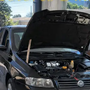 Fiat Stilo preto com o motor 1.8 retificado