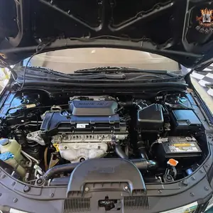 Motor 2.0 do Hyundai i30 limpo e montado depois da retífica